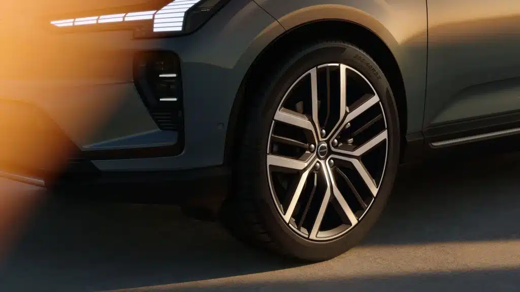 Новото Volvo EX60: Електрически SUV с пробег до 810 км, Google Gemini и офроуд версия Cross Country