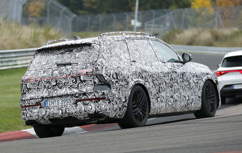 Audi подготвя флагманския SUV Q9