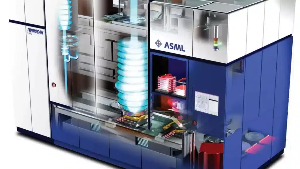 ASML съкращава 1700 служители, въпреки че търсенето на машините ѝ за чипове достигна рекордни нива