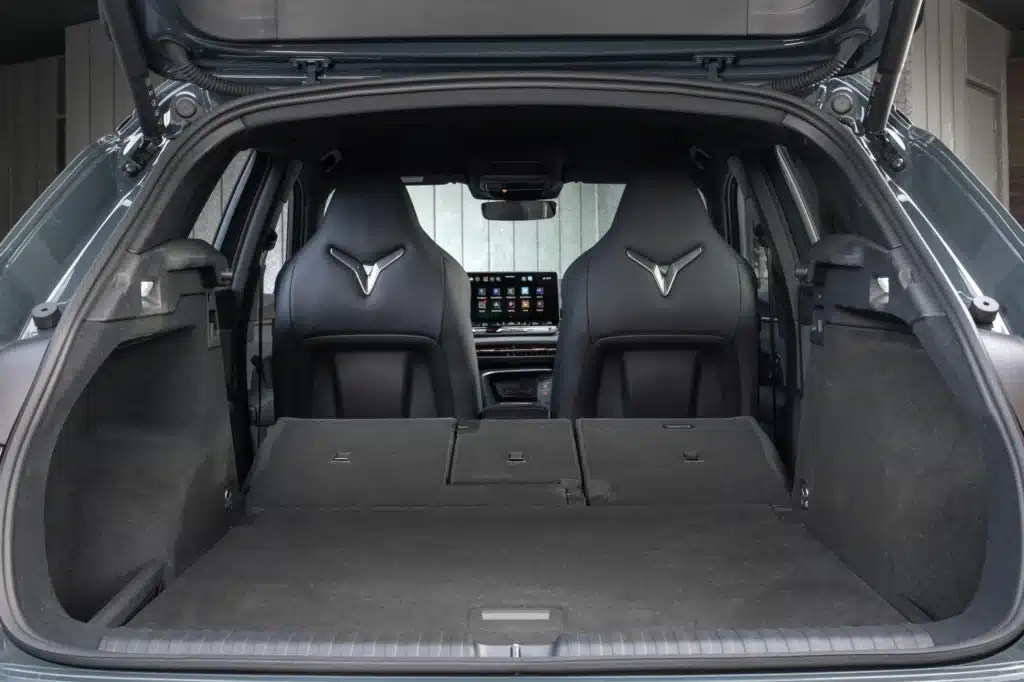 265 к.с. без ток: CUPRA Terramar е шамар за скучните семейни SUV-та