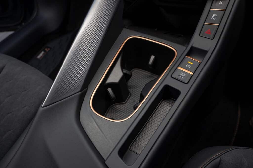 265 к.с. без ток: CUPRA Terramar е шамар за скучните семейни SUV-та
