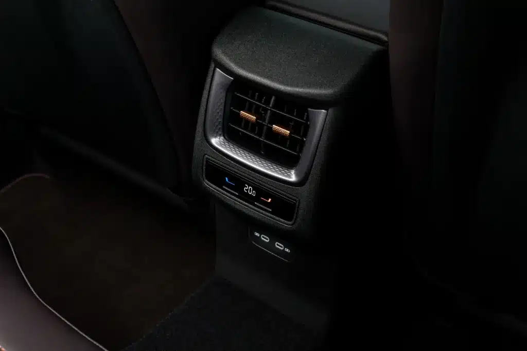 265 к.с. без ток: CUPRA Terramar е шамар за скучните семейни SUV-та
