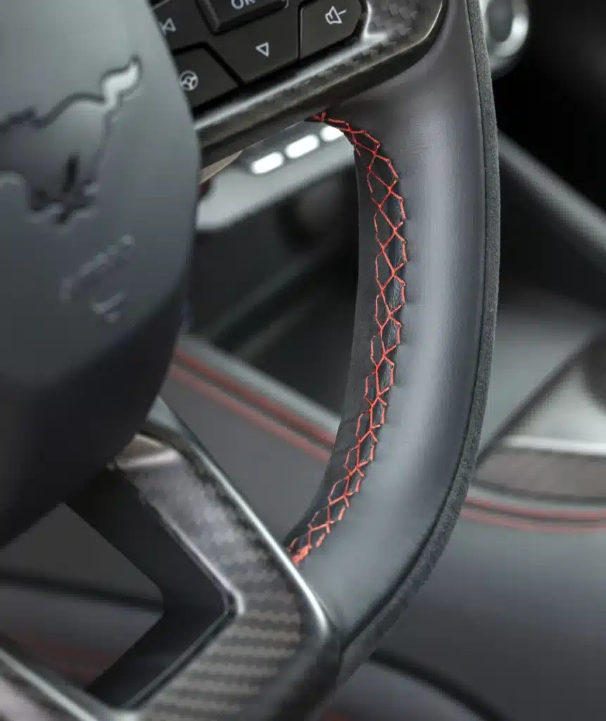 Mustang Dark Horse SC: Ford вдига летвата между пътя и пистата