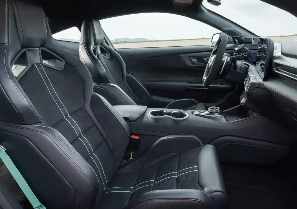 Mustang Dark Horse SC: Ford вдига летвата между пътя и пистата