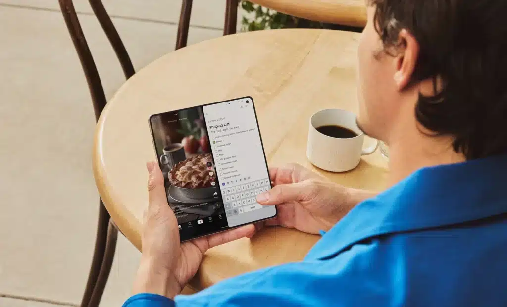 Motorola представи първия си сгъваем смартфон тип „книга“ – Razr Fold с 8,1-инчов дисплей и чип Snapdragon 8 Gen 5
