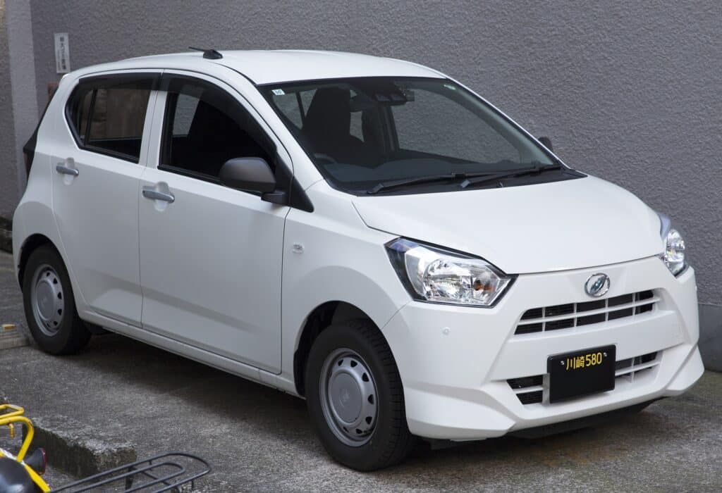 Daihatsu Mira се трансформира в Kei Car с ролкейдж