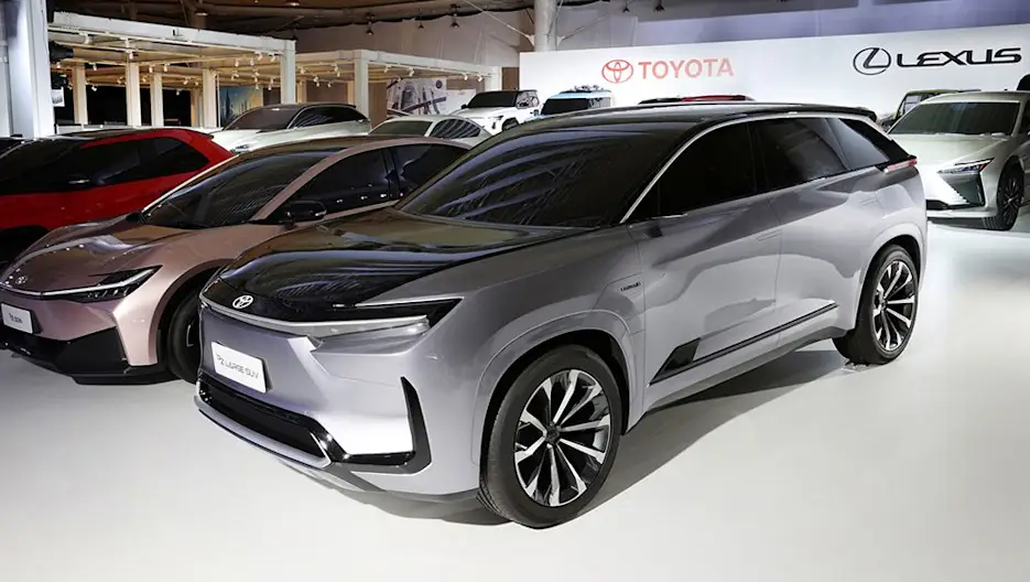 Toyota намекна за флагмански електрически SUV с три реда седалки