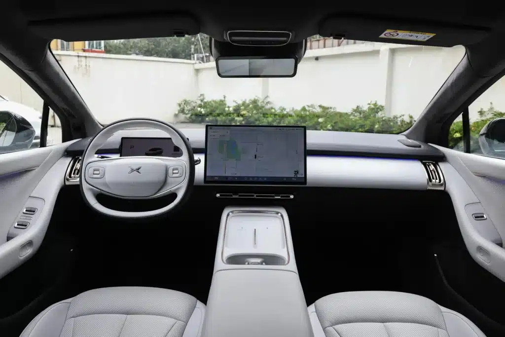 Премиерата на XPeng P7+ в Европа поставя ново предизвикателство пред VW ID.7