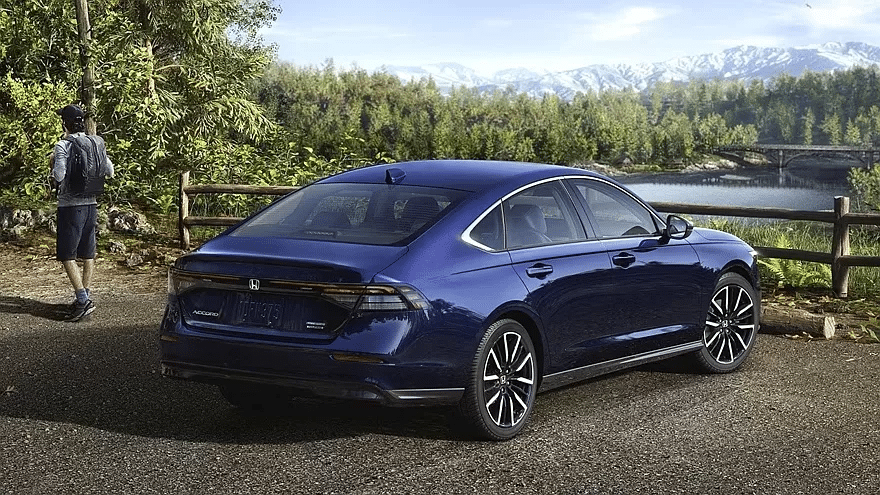 Хибридният седан Honda Accord беше обновен