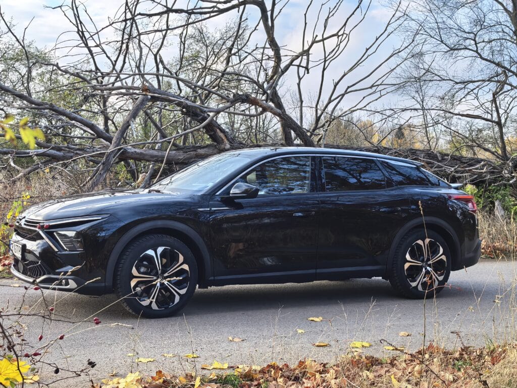 Citroën C5 X Plug-in Hybrid: кола от бъдещето, създадена с мислене от златните години