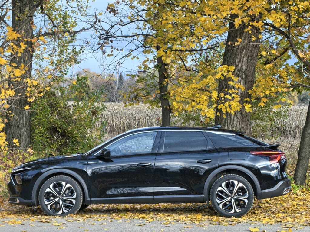 Citroën C5 X Plug-in Hybrid: кола от бъдещето, създадена с мислене от златните години