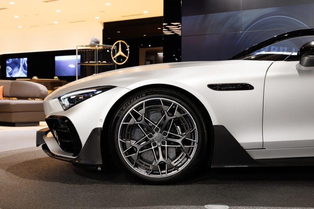 Ако Formula 1 имаше регистрационни номера: Mercedes-AMG PureSpeed пристигна в България