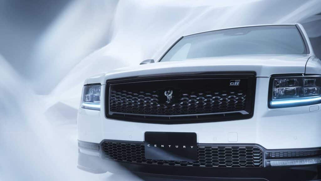 Toyota пусна тайното си оръжие: Century вече е отделна марка и влиза директно в битка с Rolls-Royce