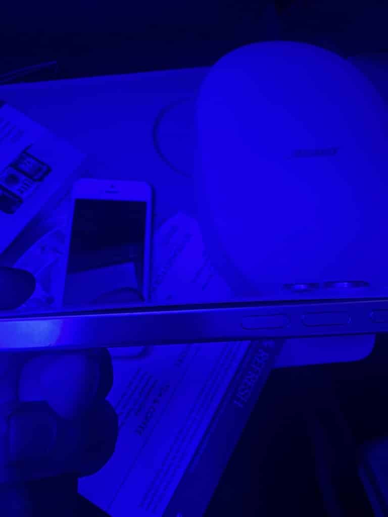 Потребители на iPhone съобщават за временно подуване на батерията по време на пътуване със самолет