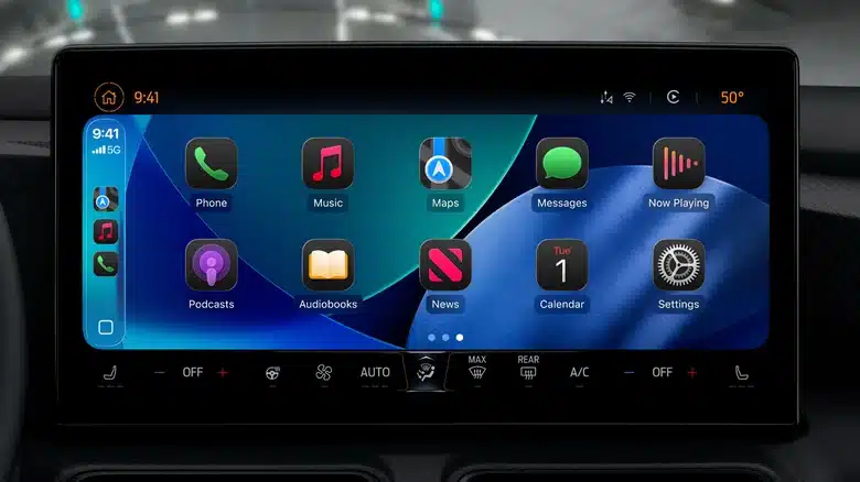 Apple освежи Apple CarPlay: какво ново получават шофьорите с iOS 26