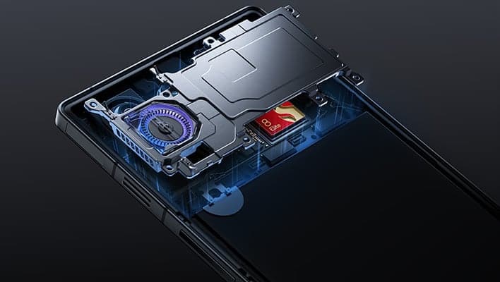 Тънкият геймърски смартфон RedMagic 11 Air със 7000 mAh батерия, вентилатор и Snapdragon 8 Elite е тук