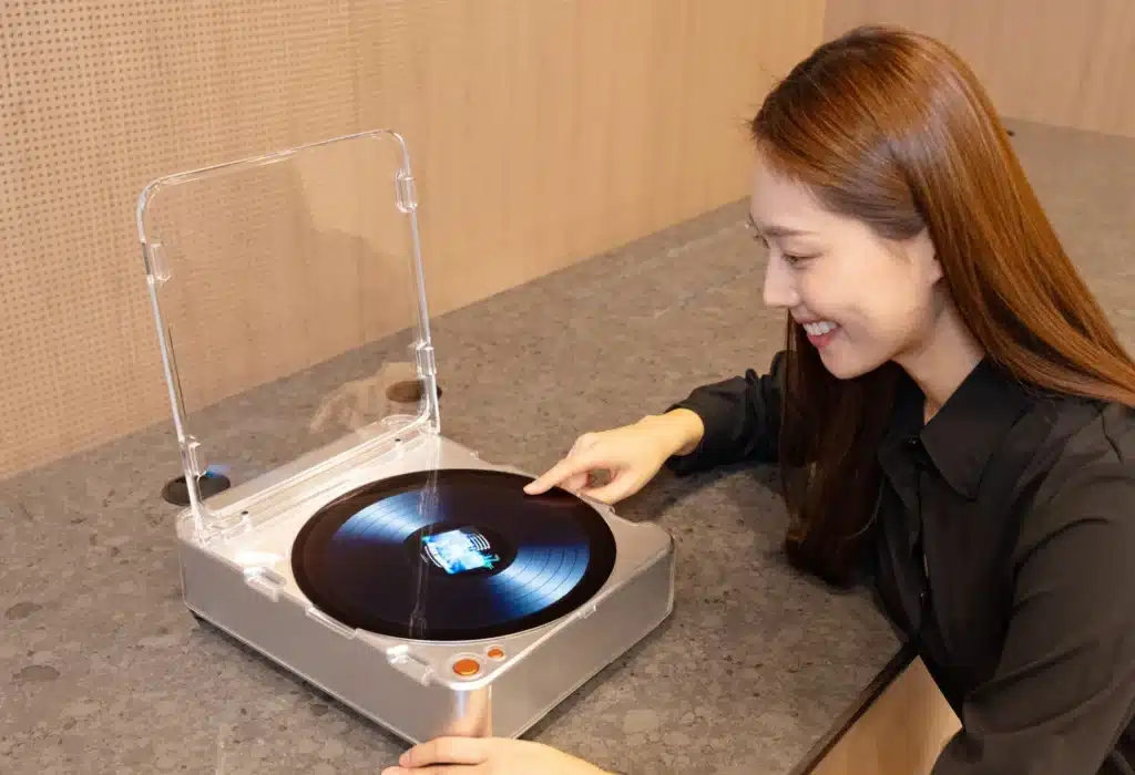 Как ще изглежда AI след телефона? Samsung залага на OLED навсякъде