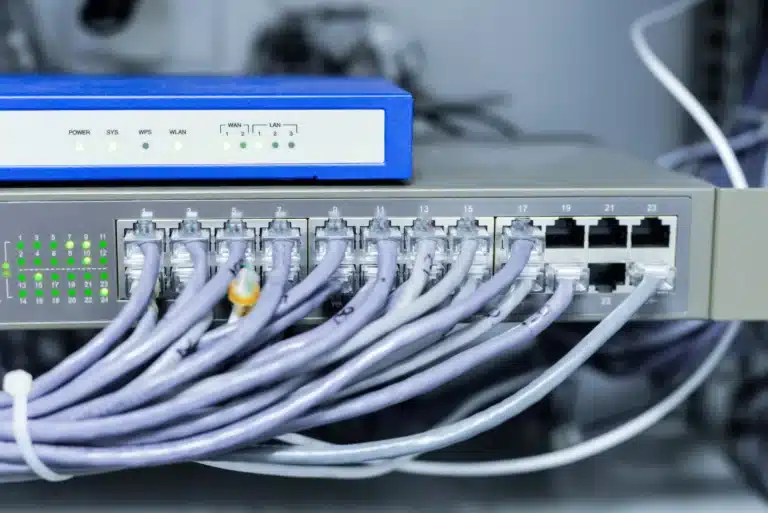 CISA разпореди незабавна чистка на остарелите рутери от федералните мрежи на САЩ