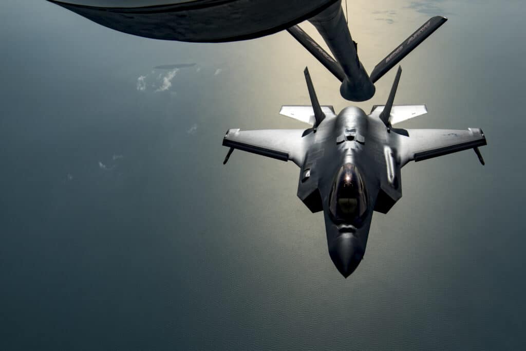 „Хакнат“ изтребител? F-35 може да бъде отключен като смартфон
