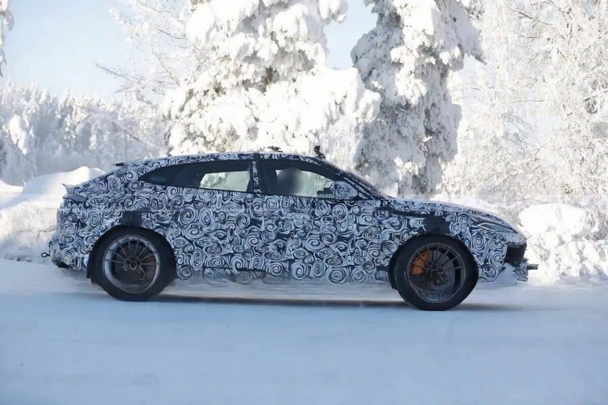 Lamborghini ще обнови Urus Performante през 2026 г. и ще добави хибрид