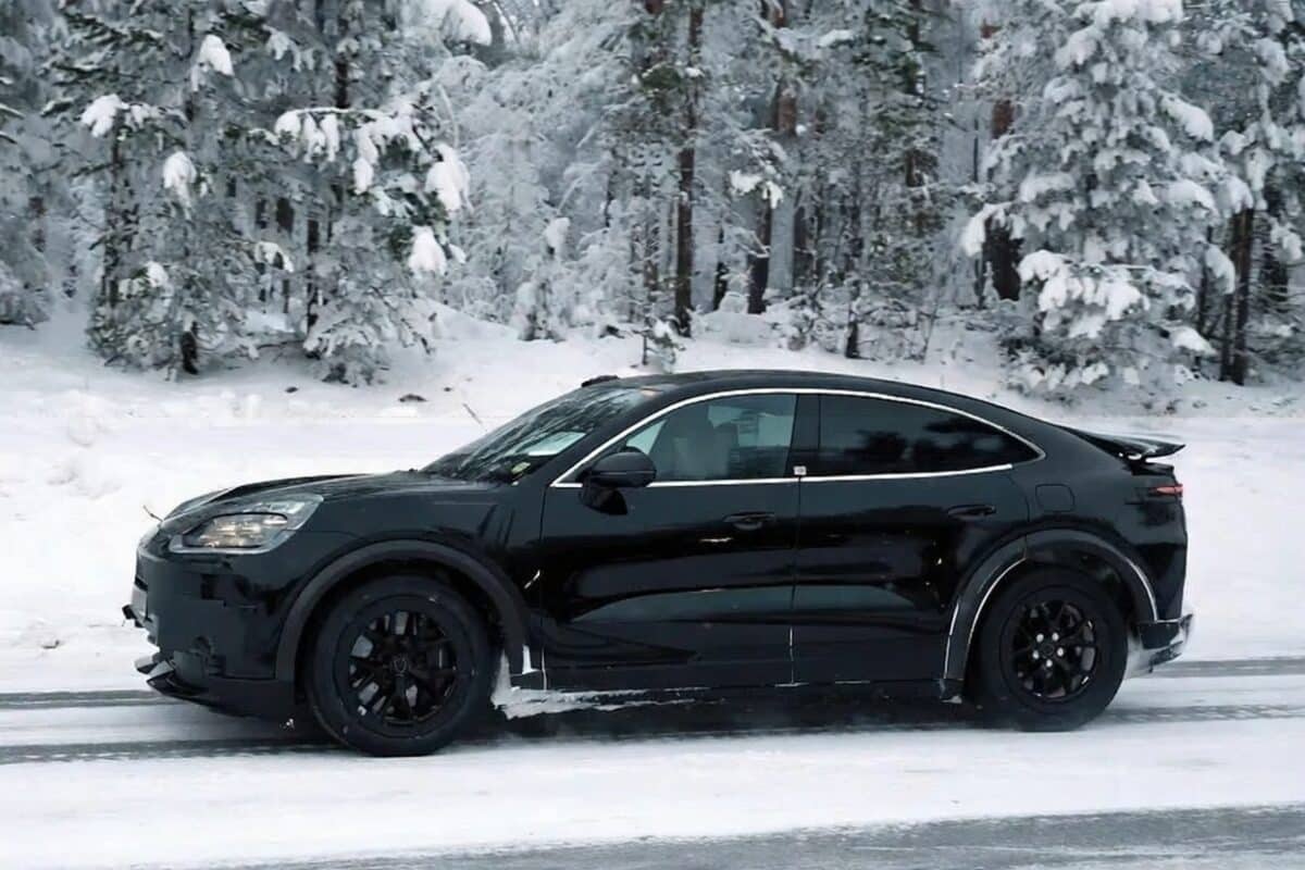 Porsche преосмисля динамиката на SUV и тества електрическия Cayenne Turbo GT
