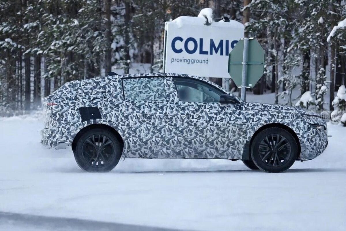 Новата Lancia Gamma се появи по пътищата