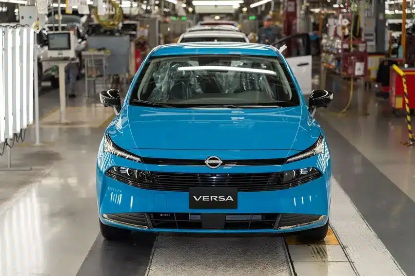 Nissan показа интериора на новия Versa и изненада с технологиите на бюджетния седан
