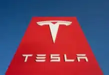 Вицепрезидентът на Tesla напуска компанията на фона на ниските продажби на електромобили