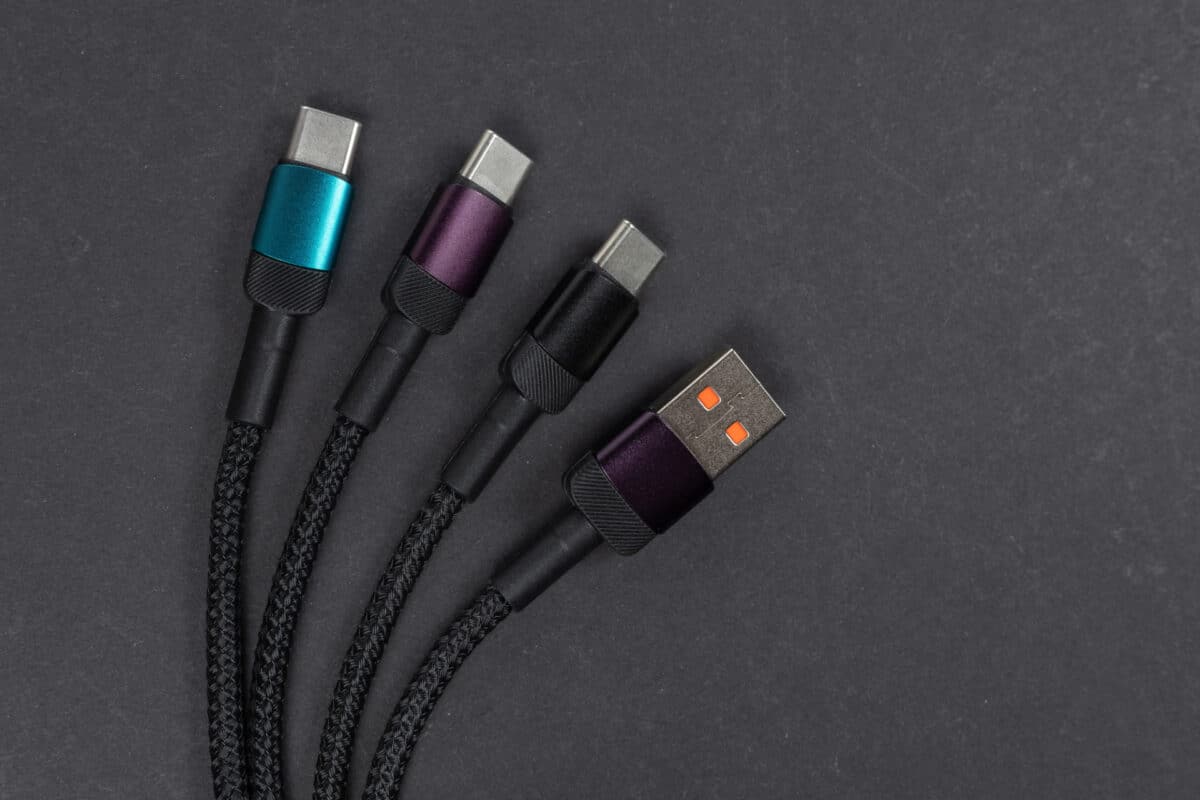 Какви могат да бъдат USB зарядните и защо вашите устройства се зареждат бавно с тях