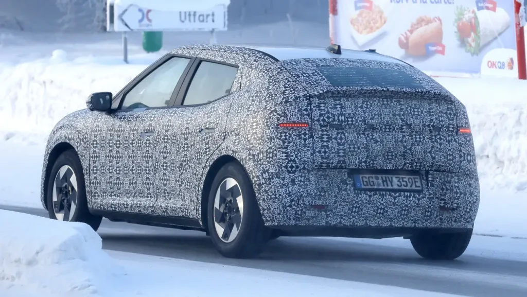 Hyundai Ioniq 3 излиза от маскировката и се готви да промени възприятието ни за компактните електромобили