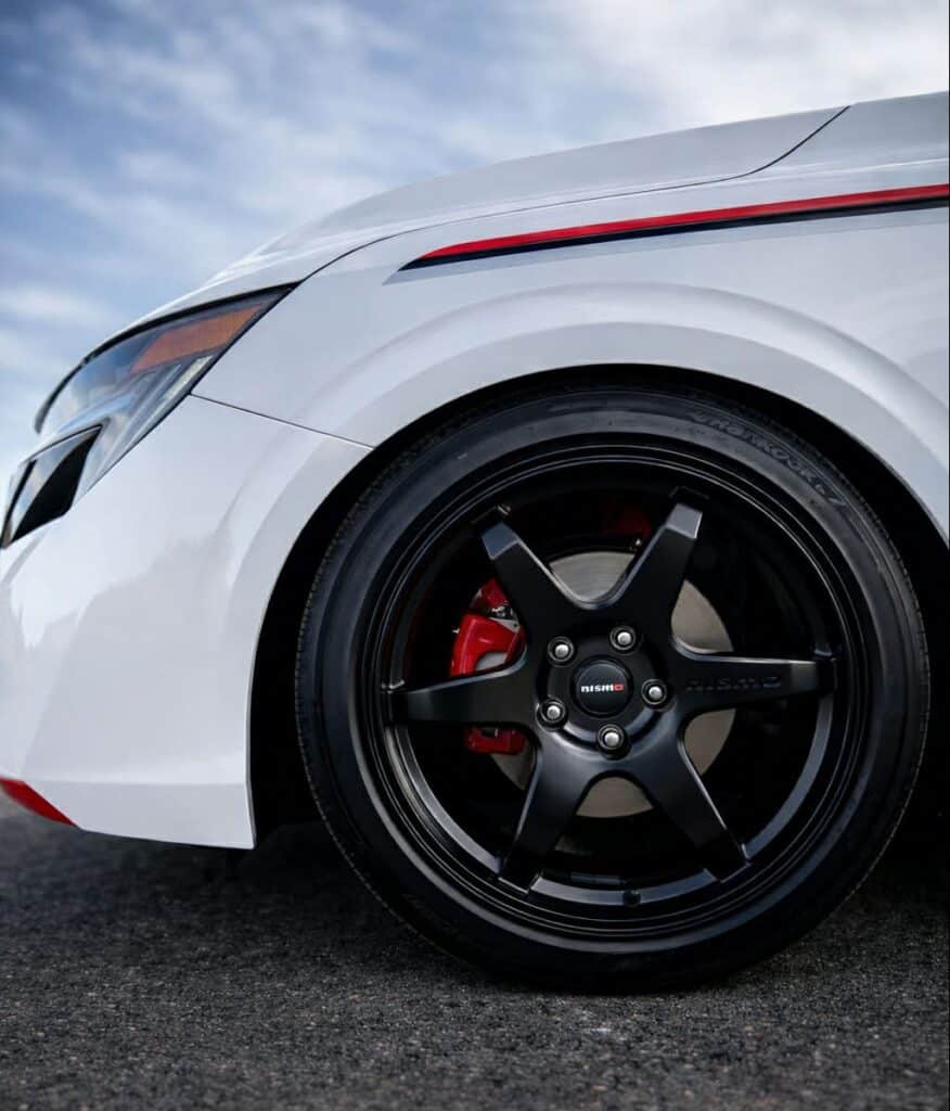 Nissan Sentra SE-RS Dealer Edition надхвърля границите на нормалното