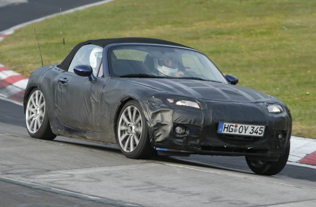 Mazda тайно създаде MX-5 с V6 двигател, който няма да се появи на пазара