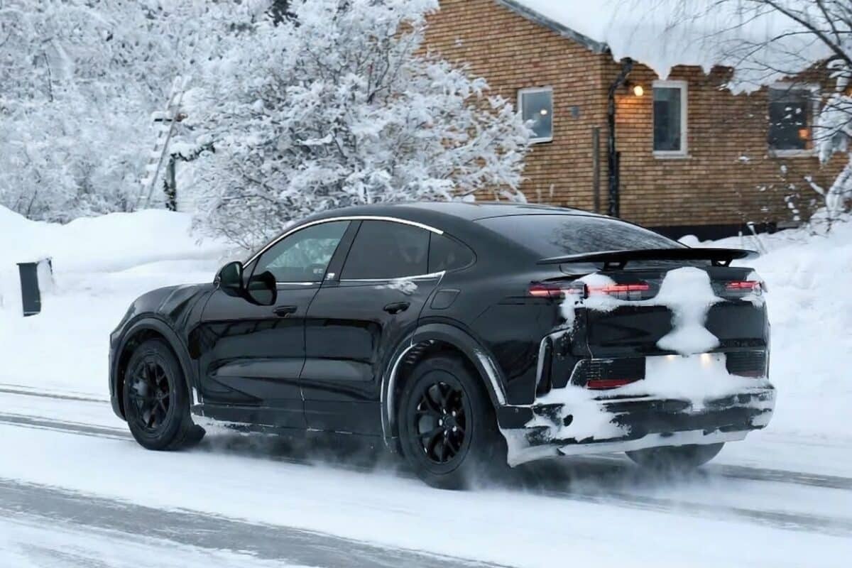 Porsche преосмисля динамиката на SUV и тества електрическия Cayenne Turbo GT