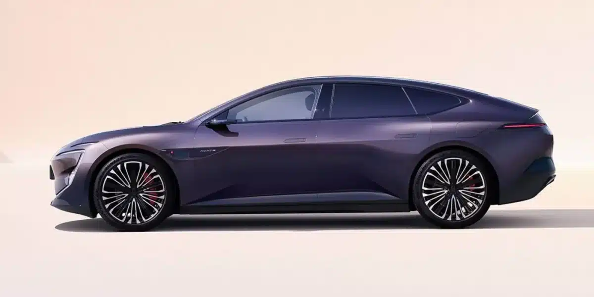 Китайската марка Changan направи революция в батериите и подготвя електромобили с твърдотелни акумулатори
