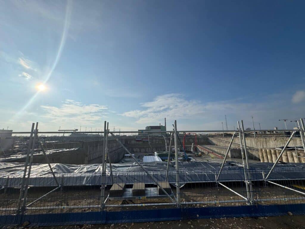 Росатом излива „първи бетон“ за основите на реакторното отделение на блок 5 на АЕЦ „Пакш“ в Унгария