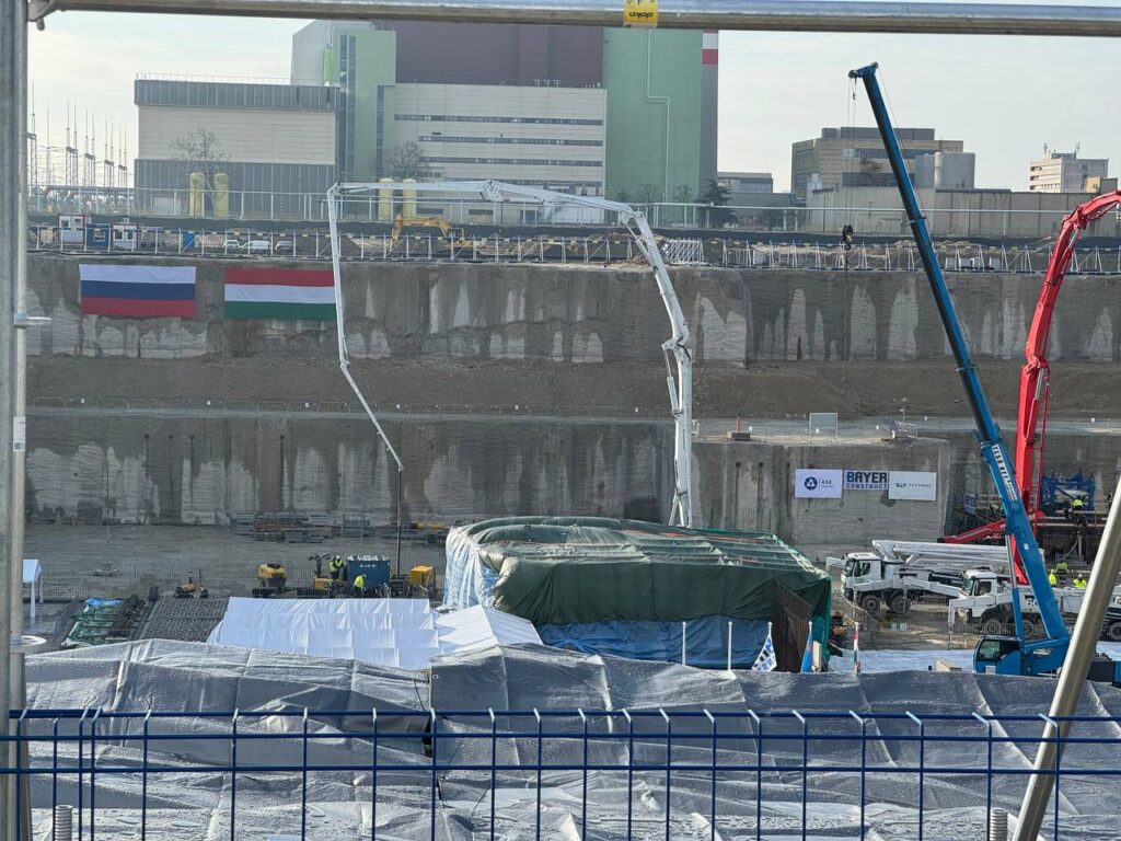 Росатом излива „първи бетон“ за основите на реакторното отделение на блок 5 на АЕЦ „Пакш“ в Унгария