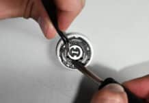 iFixit разглоби новия AirTag и откри стар проблем