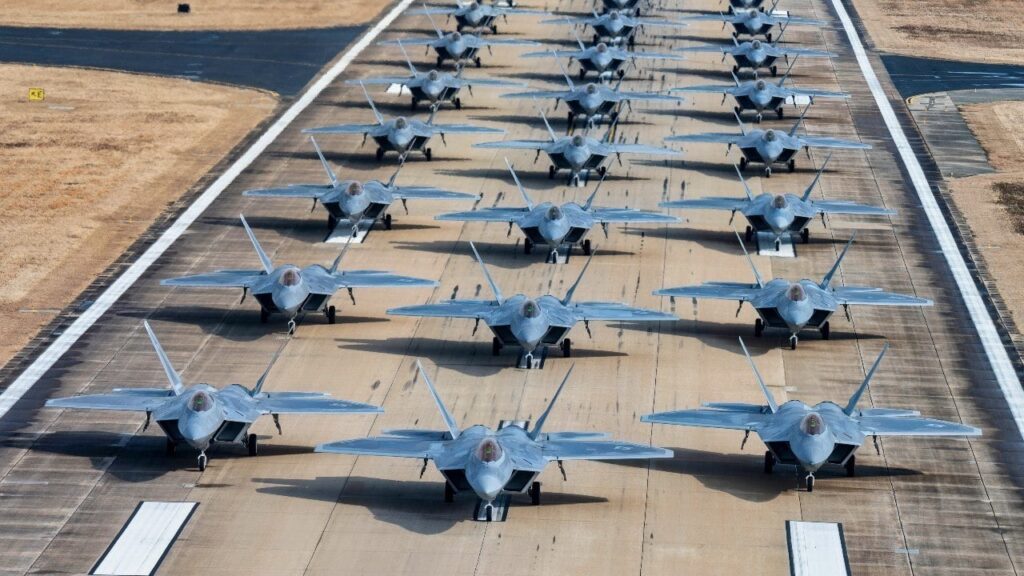 Руският S-500 „убиец на стелт“ срещу F-22 и F-35: мит, маркетинг или оръжие, което още не е доказало нищо?