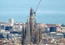 Краят на една епоха: След 144 години Саграда Фамилия най-сетне докосна небето