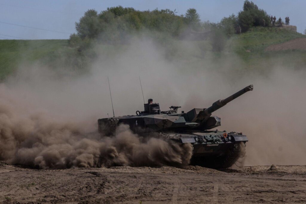 Полша изгради най-голямата армия в ЕС. Но войната вече не изглежда така, както Варшава си я представя