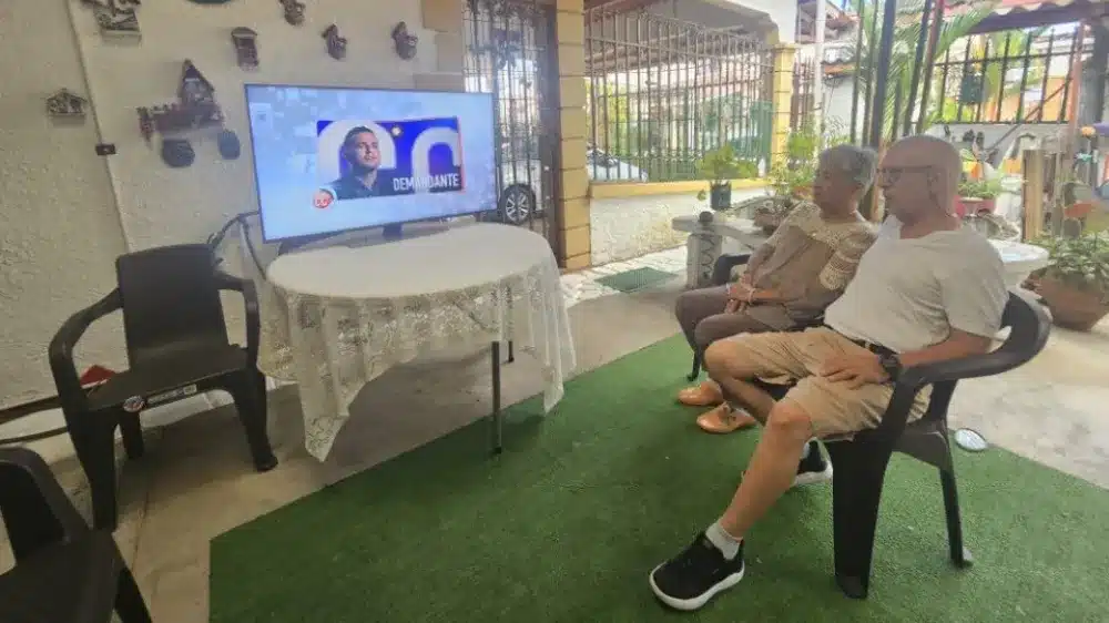 Двойка пенсионери изненадаха Samsung с 39-годишен работещ CRT телевизор – компанията го превърна в музеен експонат
