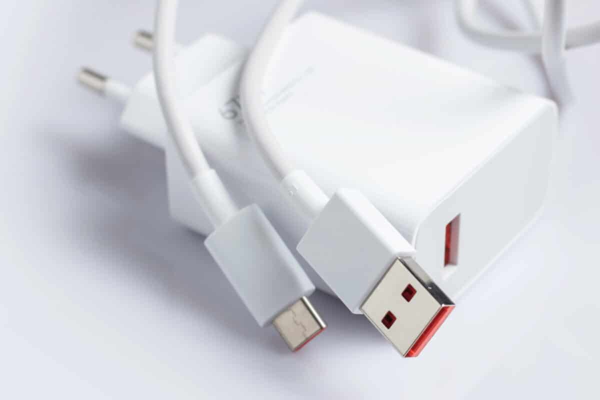 Какви могат да бъдат USB зарядните и защо вашите устройства се зареждат бавно с тях