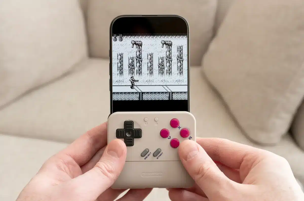 Геймърите полудяха по това устройство — смартфонът ви се превръща в Game Boy
