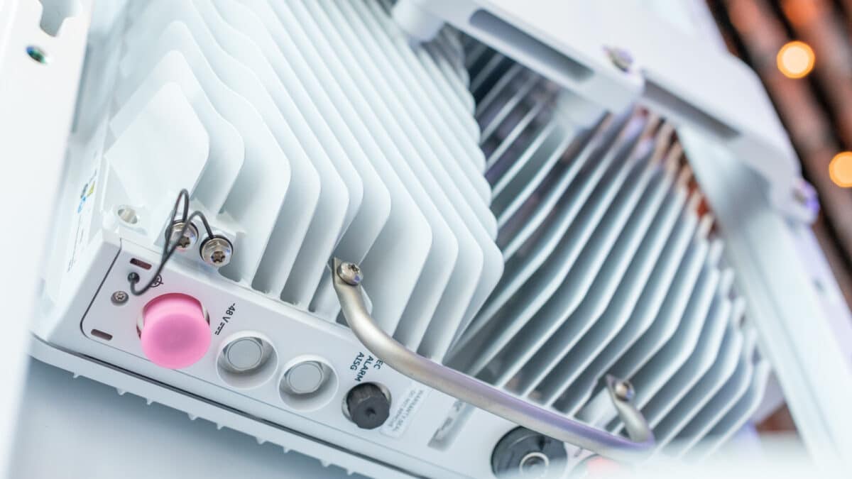 Ericsson пуска на пазара AI интегрирани радиостанции, антени и RAN софтуер за захранване на бъдещите мрежи