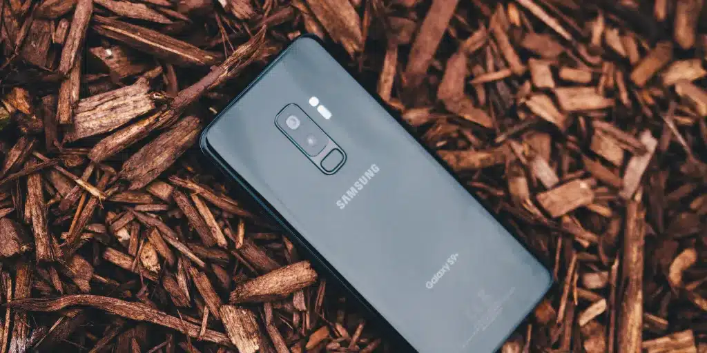 Като отговор на iPhone 18: Samsung може да върне в смартфоните технология от времената на Galaxy S9+