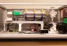 Термоядрен синтез на бюрото: В САЩ пуснаха първия „настолен“ реактор за студенти