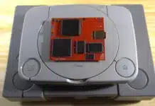 Ретро гейминг от бъдещето: Ентусиаст създаде миниатюрна PlayStation с консумация под 2W (видео)