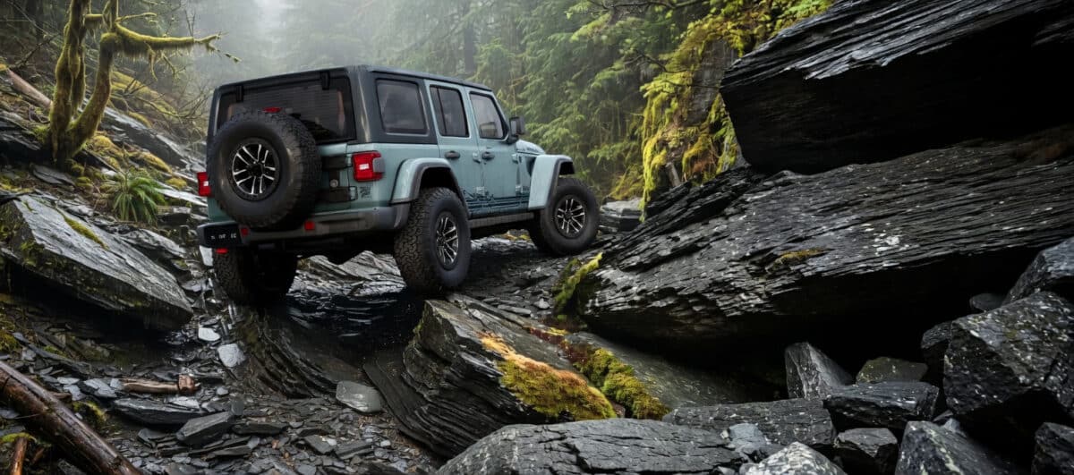 Jeep създаде необичайна версия на Wrangler и Gladiator с интериор в стил дънки