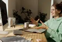 Защо ИИ винаги се съгласява с вас и рядко спори? Причината може да ви разтревожи