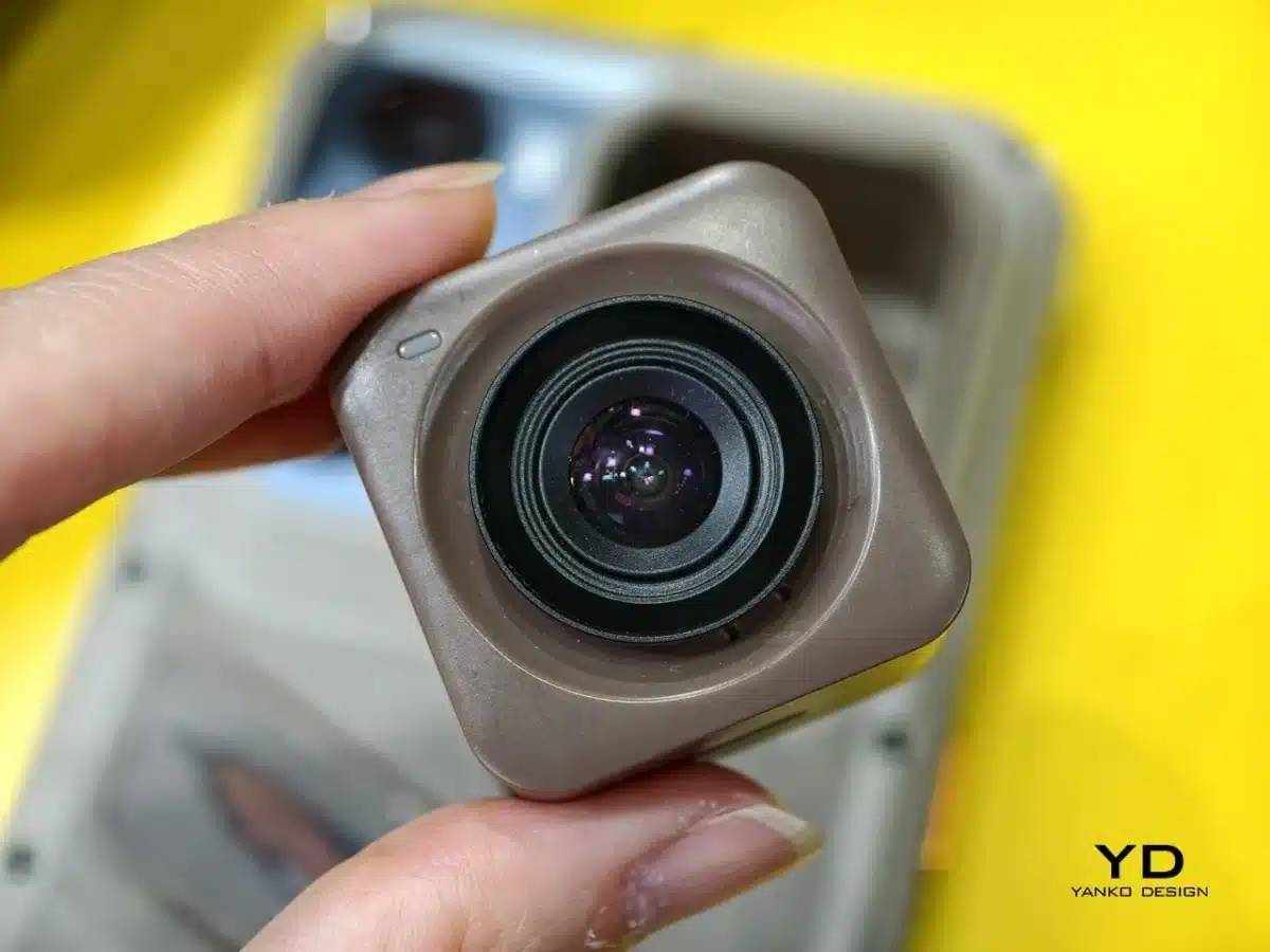 Ulefone представи издръжлив смартфон с подвижна екшън камера